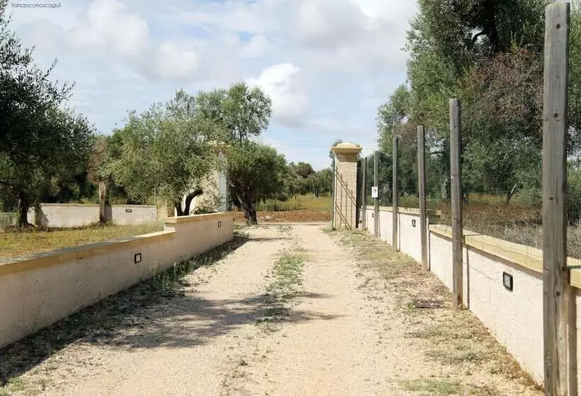 Aamiaismajoitus (B&B) Casale De Li Canti