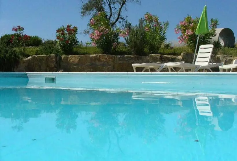 Maaseutuhotelli Agriturismo Tinti
