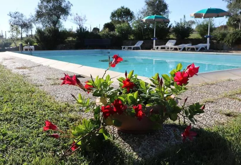 Maaseutuhotelli Agriturismo Tinti