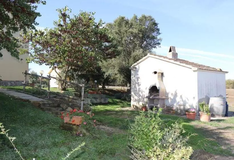 Maaseutuhotelli Agriturismo Tinti