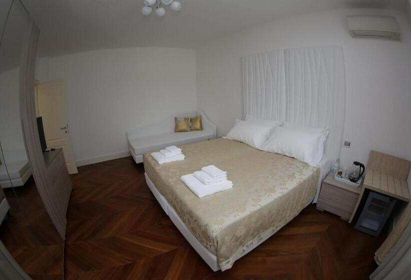 Пансион Champagne Rooms