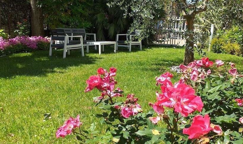 Пансион Champagne Rooms