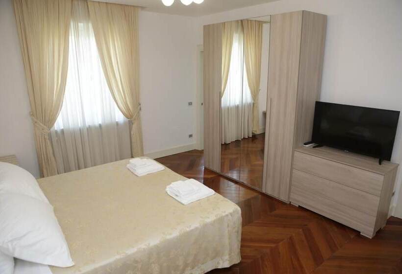 Пансион Champagne Rooms