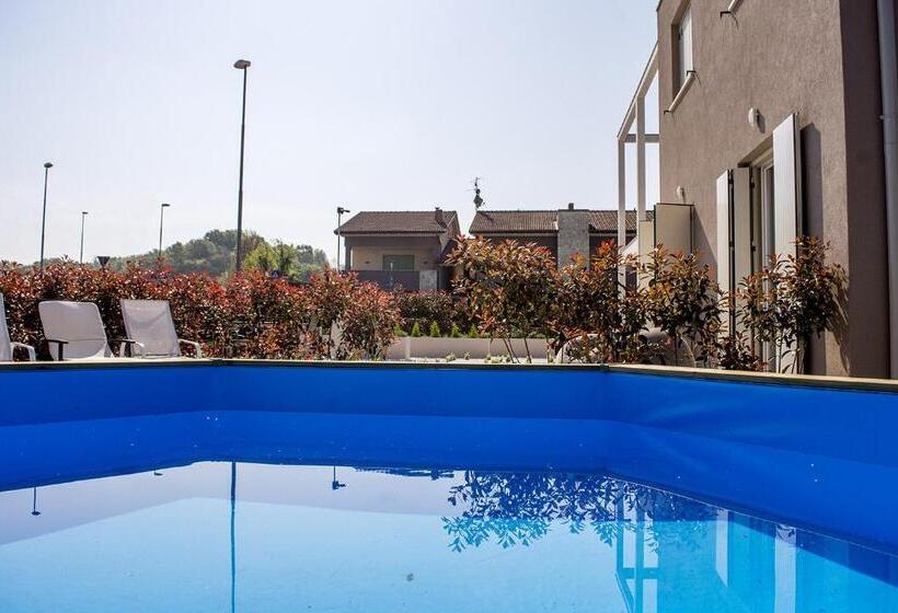 פנסיון Home Suites Home