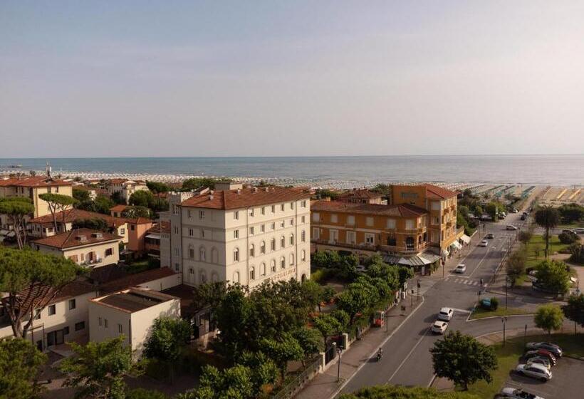 مسافرخانه Re Versiliana