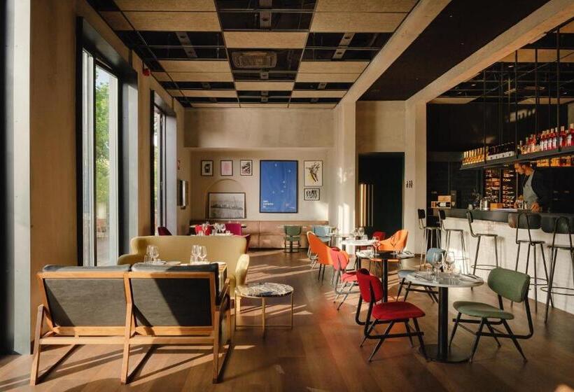 مسافرخانه Re Versiliana