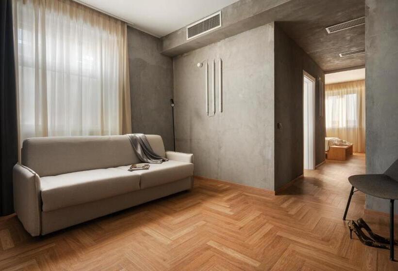 مسافرخانه Re Versiliana