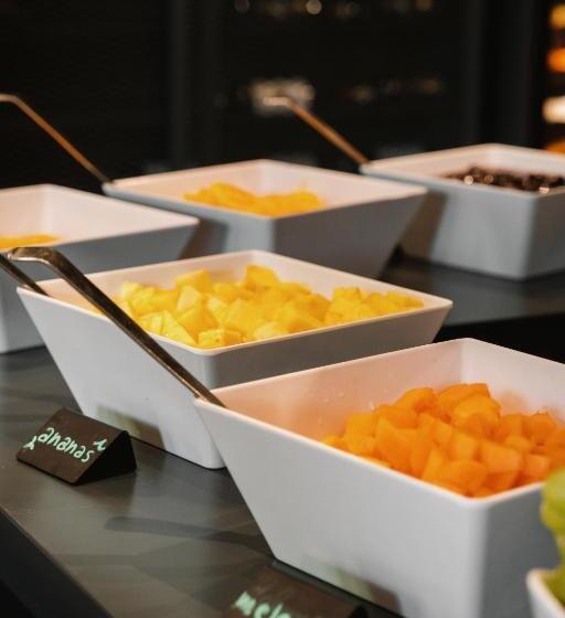 مسافرخانه Re Versiliana