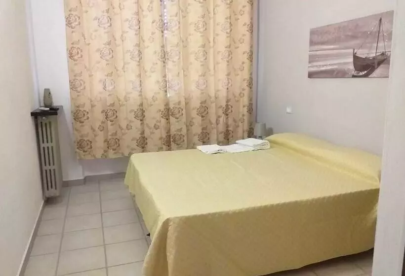 ペンション Albergo Arona Centro