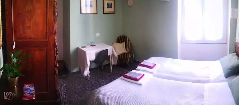 تختخواب و صبحانه Lavagna Uno