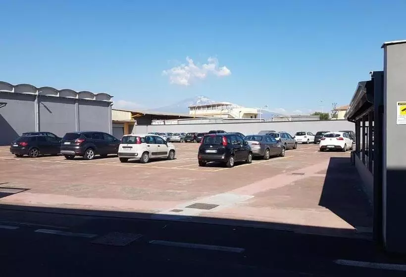 پانسیون Etna Parking