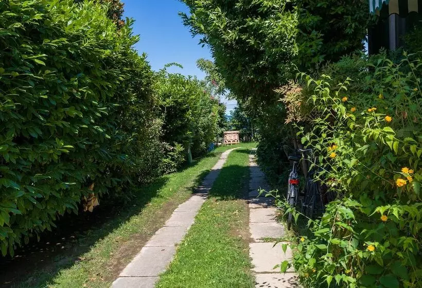 Aamiaismajoitus (B&B) Au Jardin Fleuri