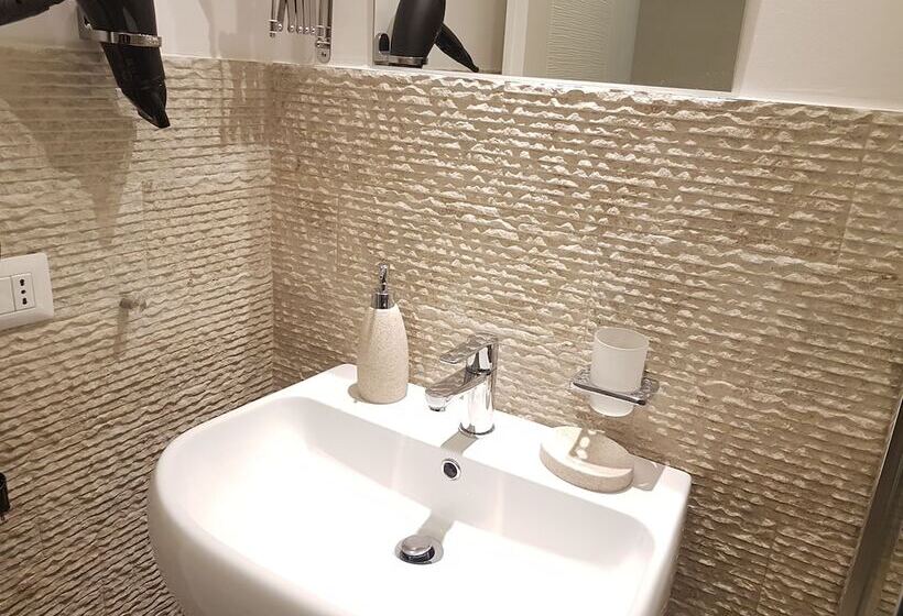 تختخواب و صبحانه G Home Gallipoli Rooms And Suite