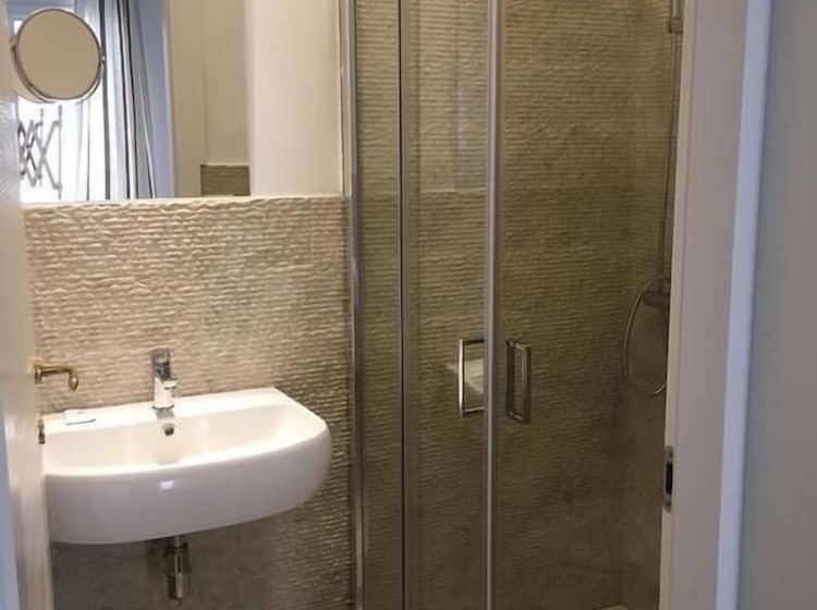 تختخواب و صبحانه G Home Gallipoli Rooms And Suite