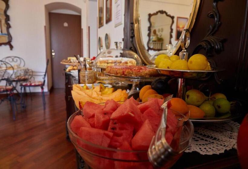 تختخواب و صبحانه Il Peschiciano