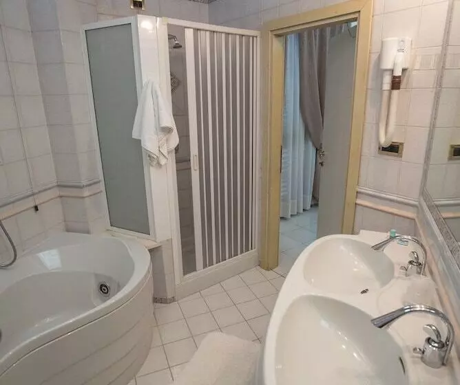 Hotelli Kristall Palace