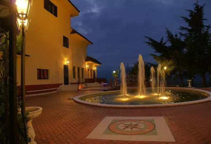 Hotelli Kristall Palace