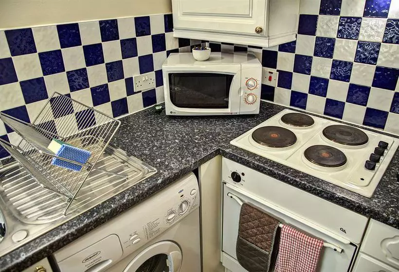 Fountain Court Grove Apartments