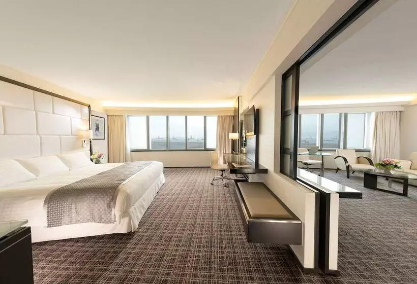 فندق Regal Airport