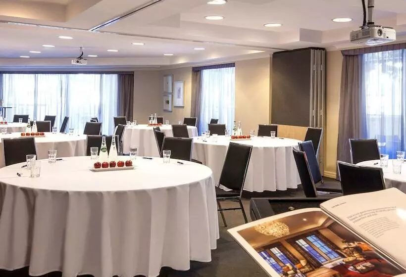 Отель The Sebel Brisbane