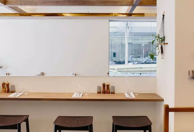 Отель The Sebel Brisbane