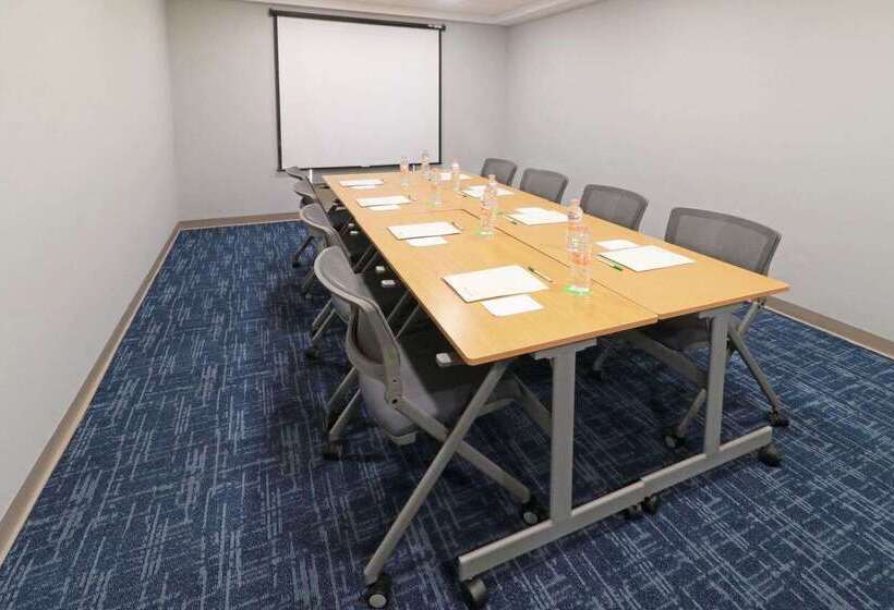 فندق Wyndham Garden Monterrey Valle Real