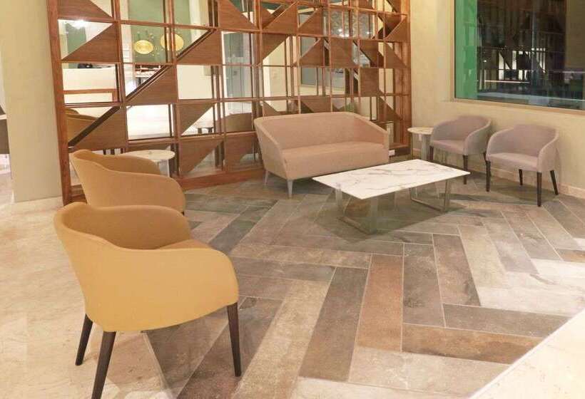 فندق Wyndham Garden Monterrey Valle Real