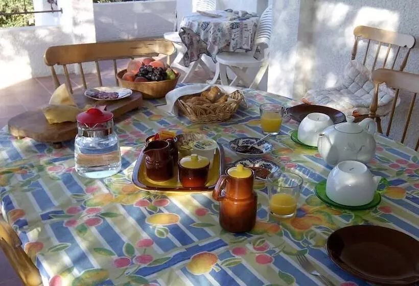 تختخواب و صبحانه Chambre D Hôtes Les Oliviers