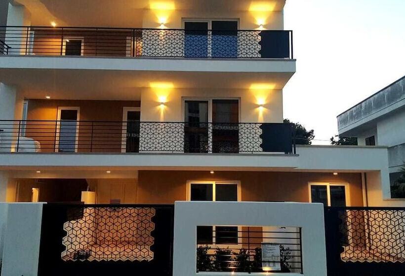 تختخواب و صبحانه Riva 33