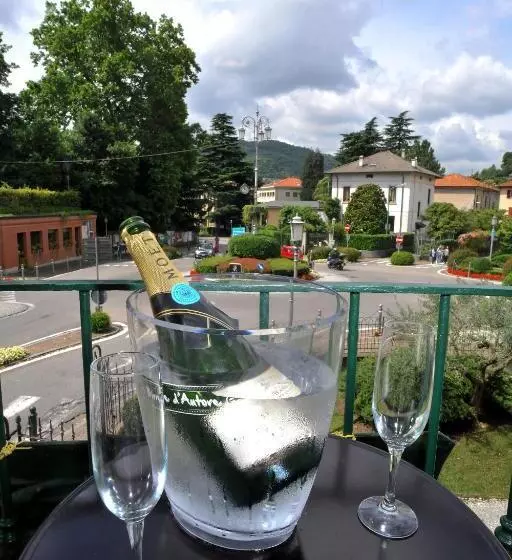 Hostelli Trattoria Laghee Con Alloggio