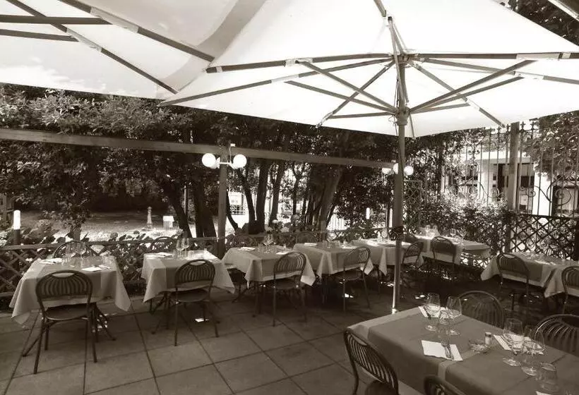 Hostelli Trattoria Laghee Con Alloggio