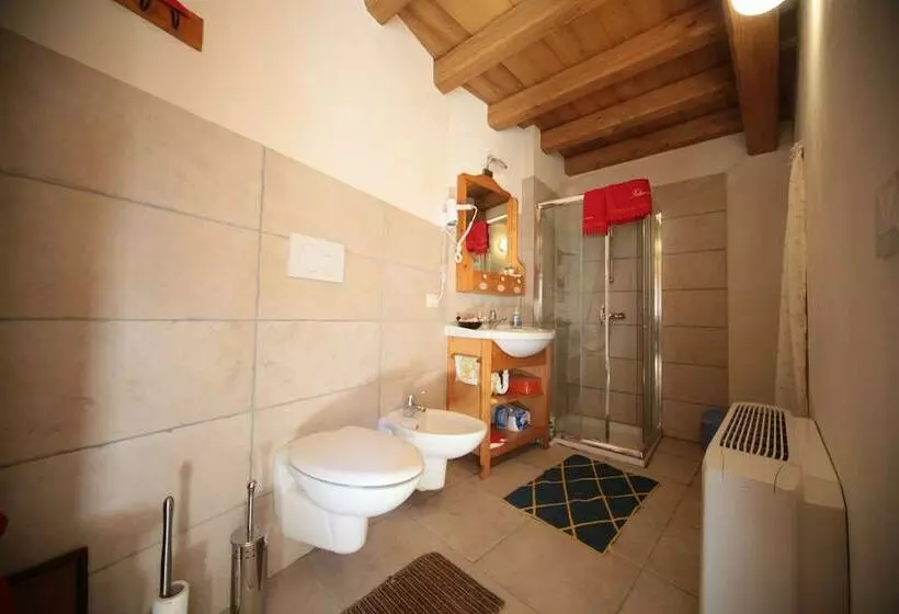 簡易ホテル Albergo Diffuso Valcellina E Val Vajont In Casso
