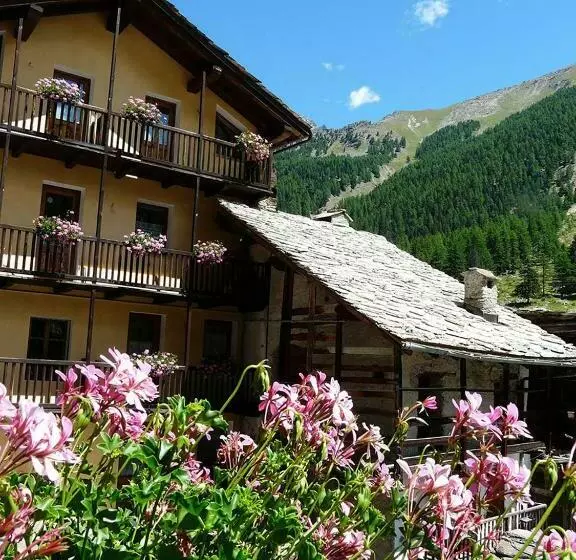 Hotelli à L Hostellerie Du Paradis