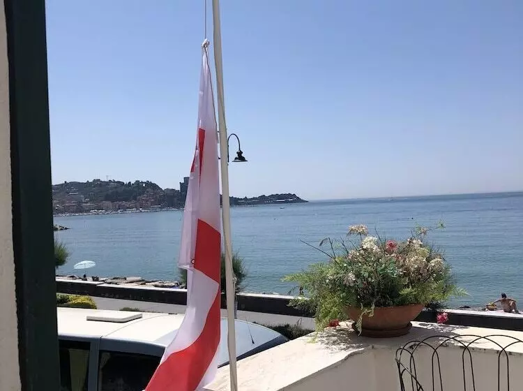 مسافرخانه Villa Shelley Boutique