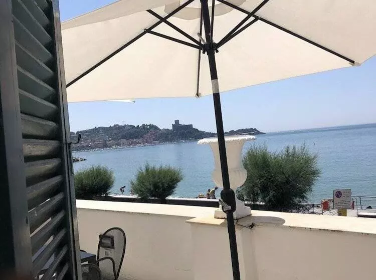 مسافرخانه Villa Shelley Boutique