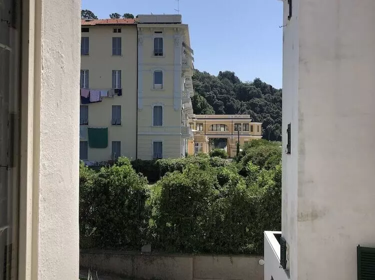 مسافرخانه Villa Shelley Boutique