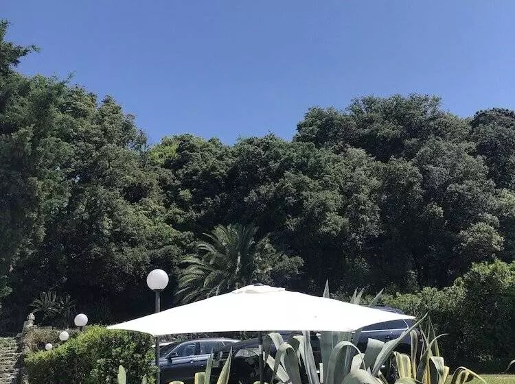 مسافرخانه Villa Shelley Boutique