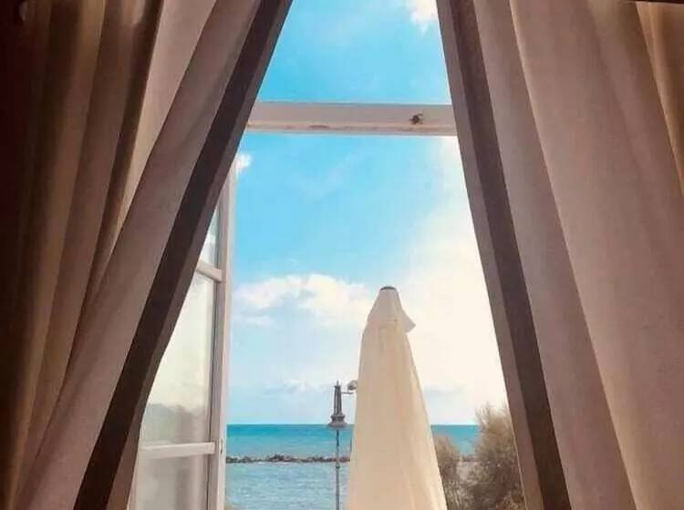 مسافرخانه Villa Shelley Boutique