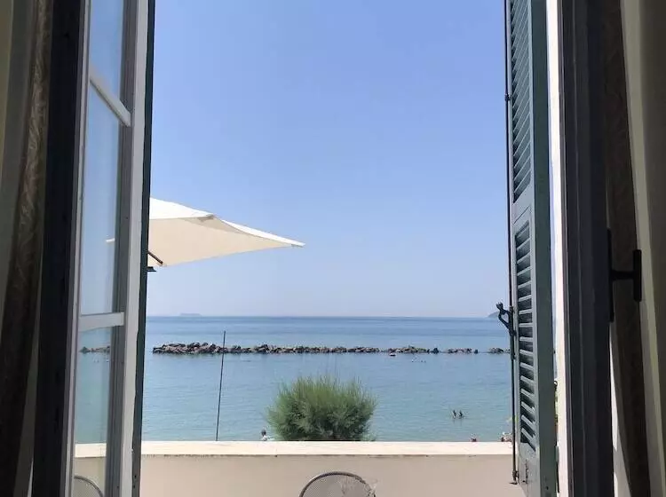 مسافرخانه Villa Shelley Boutique