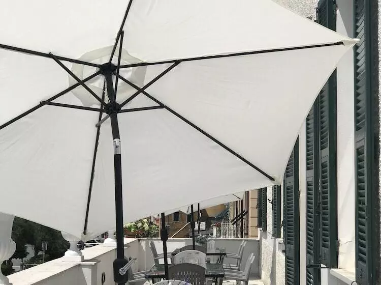 مسافرخانه Villa Shelley Boutique