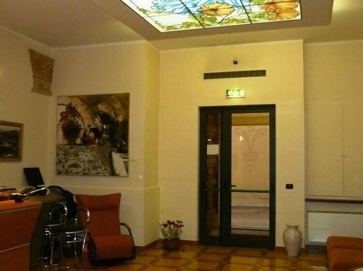 Отель Santa Chiara