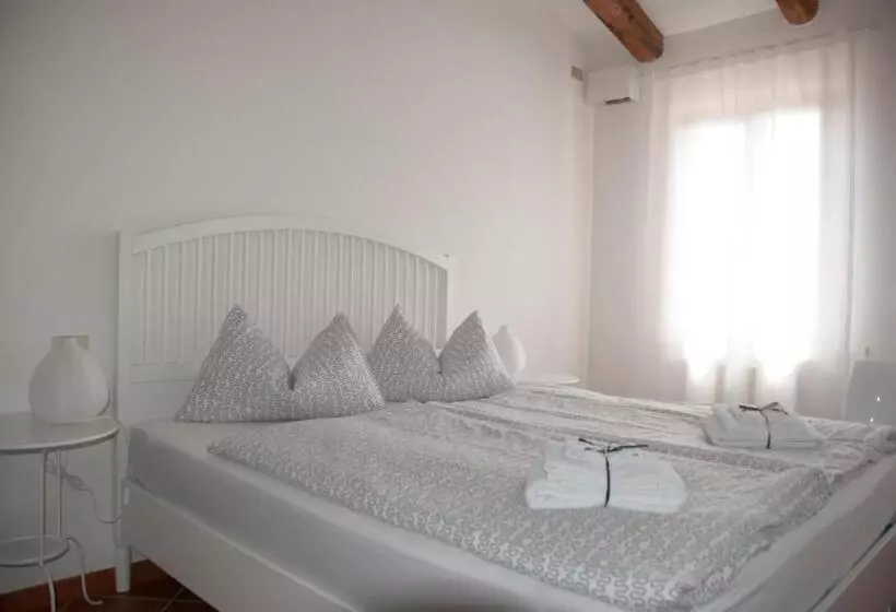 تختخواب و صبحانه Calmancino Delle Selve