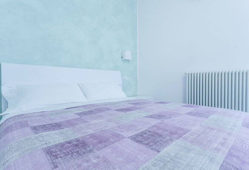 ベッドアンドブレックファースト La Postale