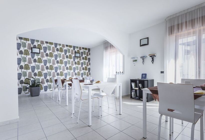 ベッドアンドブレックファースト La Postale