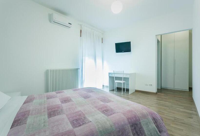 ベッドアンドブレックファースト La Postale