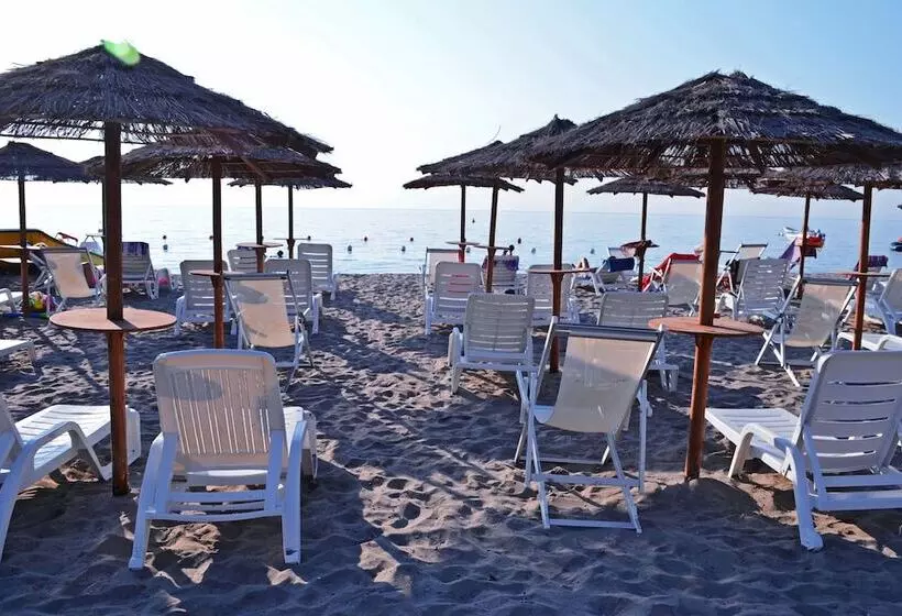 Lomakeskus Villaggio Marinella Direttamente Sul Mare