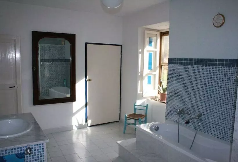 Majatalo Art & Breakfast