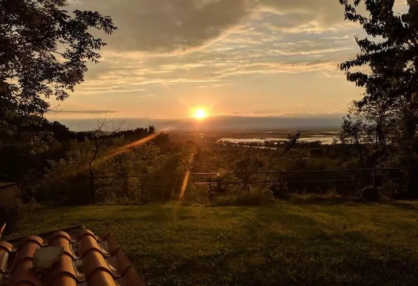 Aamiaismajoitus (B&B) Cascina Dovese