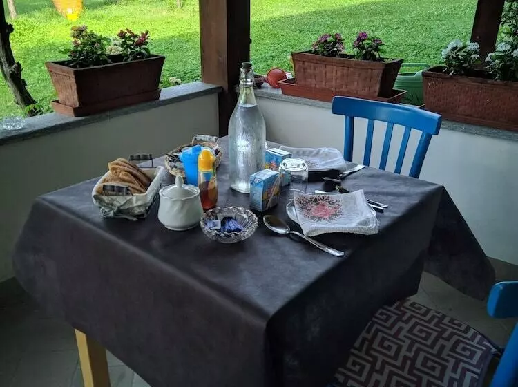 Aamiaismajoitus (B&B) Cascina Dovese