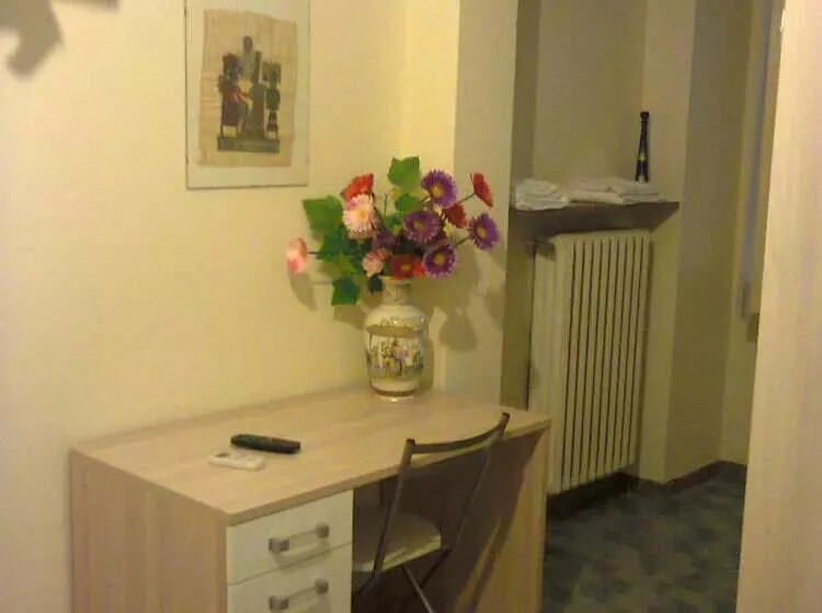簡易ホテル Nuovo Hotel Moderno